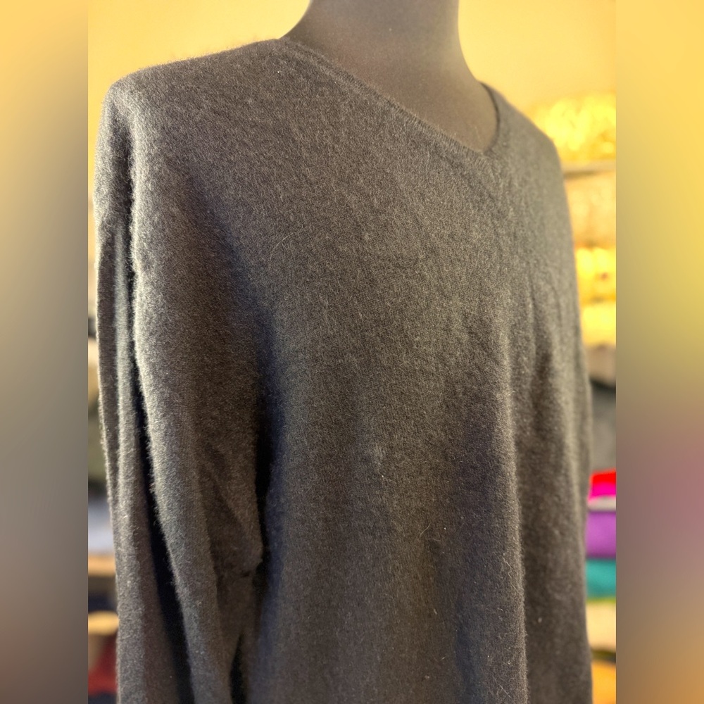 Impermeable Men’s Cashmere V-Neck, Dark Charcoal/Black, XL. Fuzzy & Cozy!!